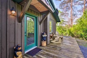 Secluded Cabin with Hot Tub, 3 Mi to Pigeon Forge!